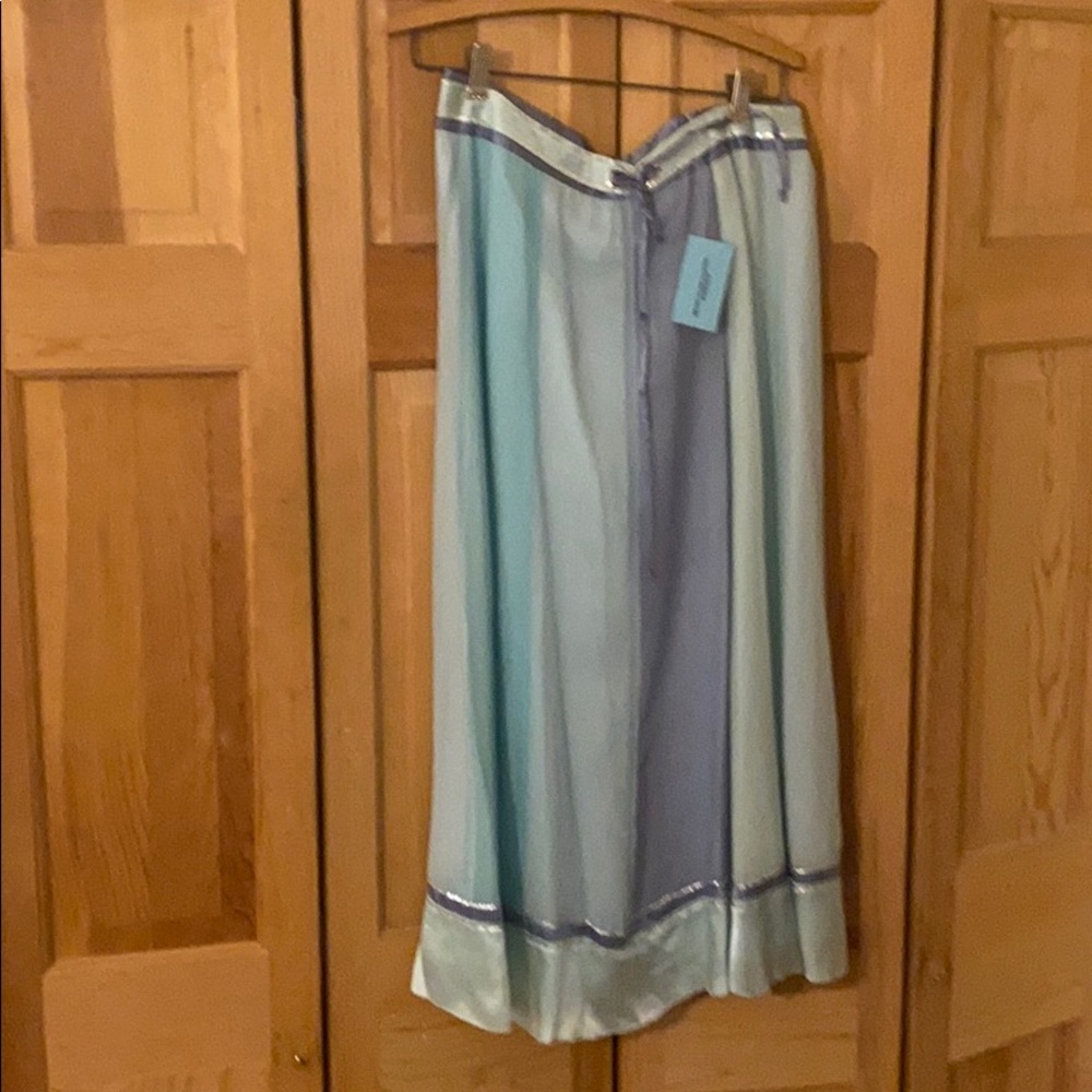 Sigurd Olsen Silk Skirt new with tags. Size 10.